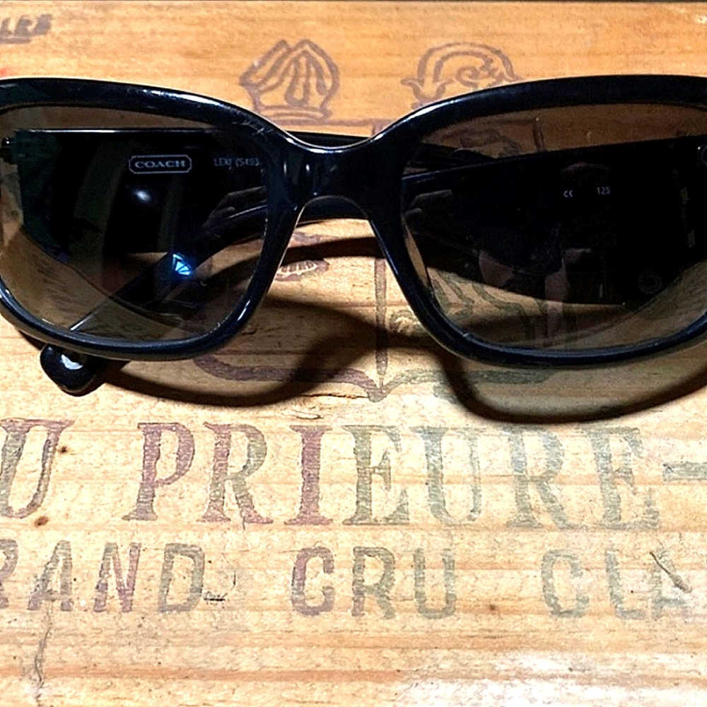 COACH SUNGLASSES in black w/white piping & COACH Logo.  COACH case included.